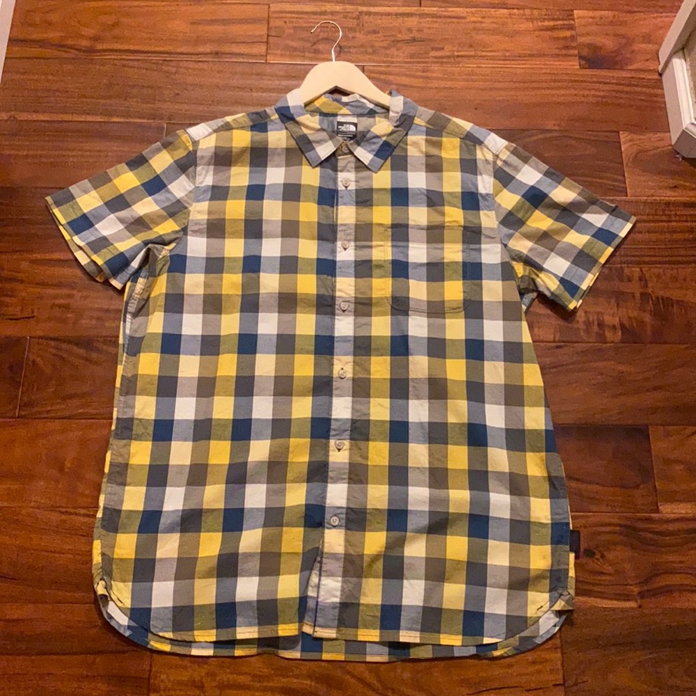 The north face - short sleeve button down men’s